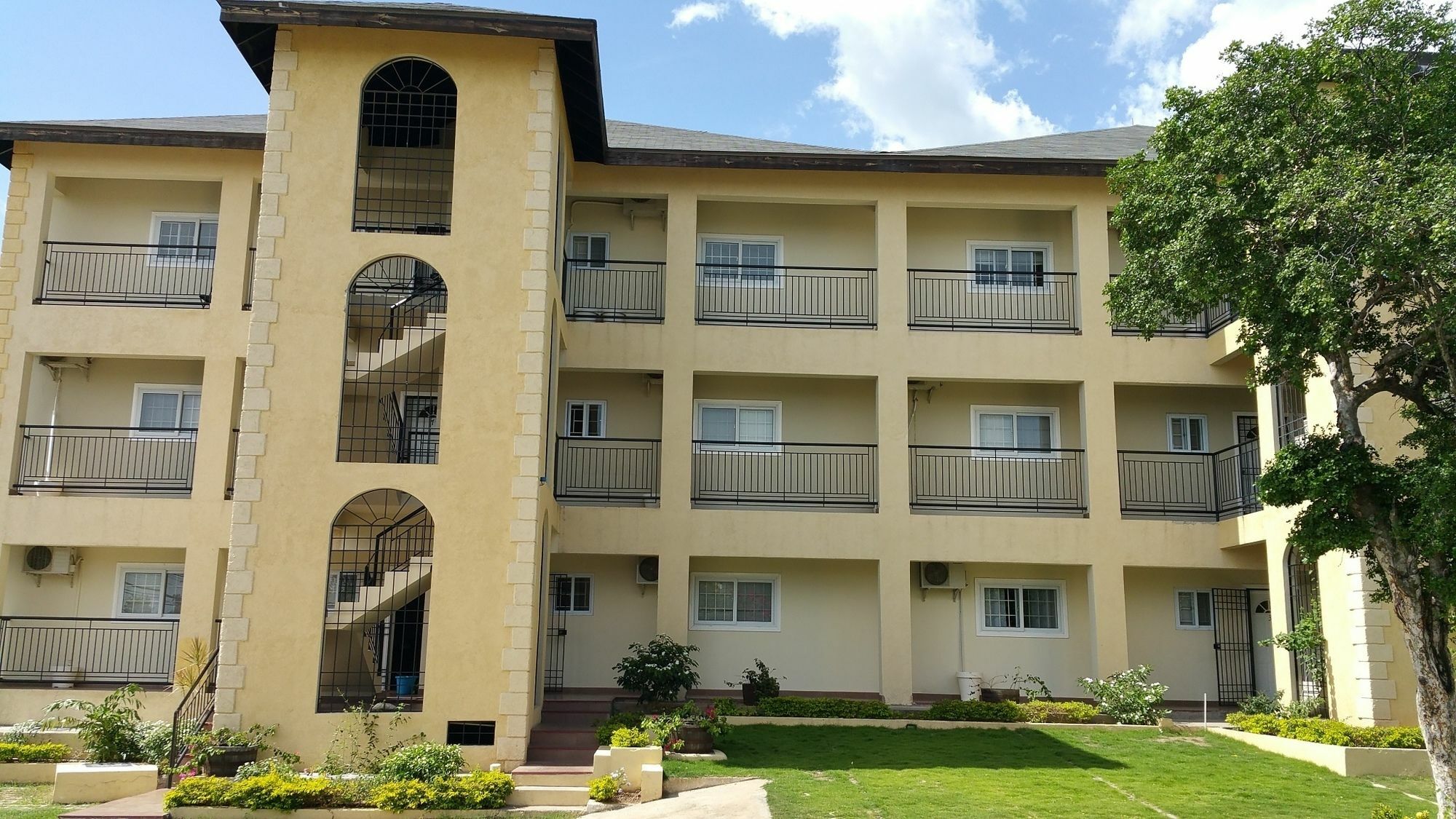 New Kingston Guest Apartments @ Donhead Екстериор снимка